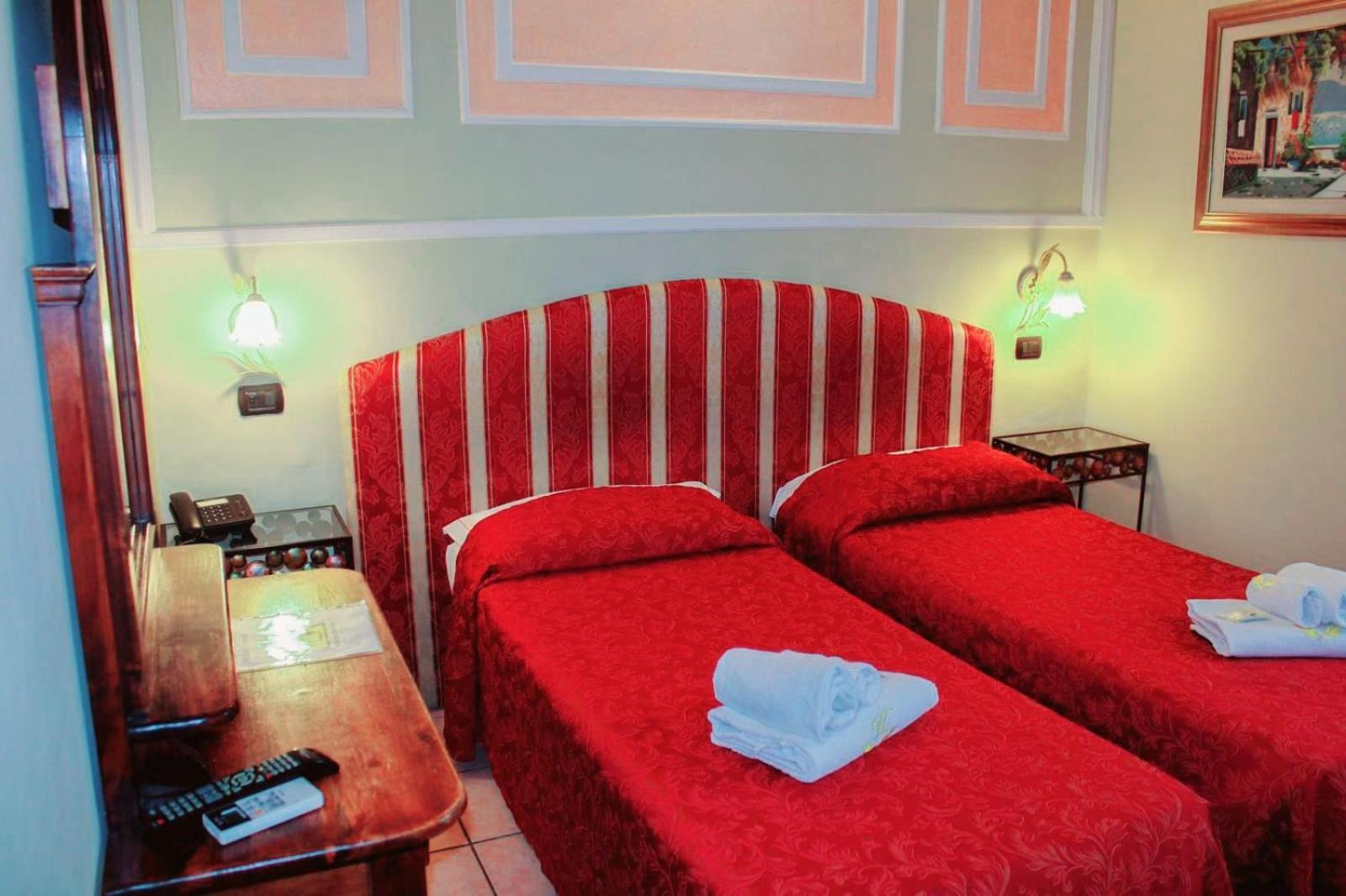 Hotel Sicilia Милан Экстерьер фото