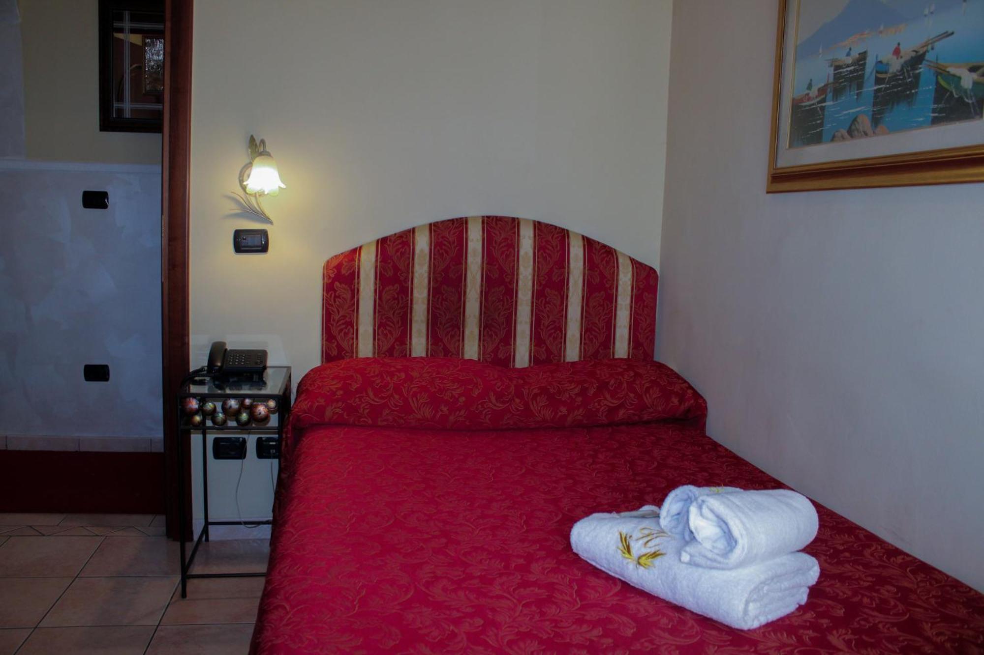 Hotel Sicilia Милан Экстерьер фото